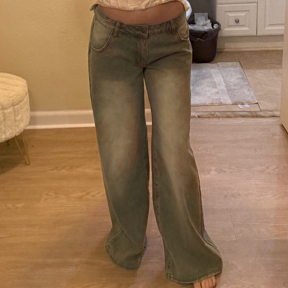 Stylish Green Wide-Leg Jeans - Picture 2 of 2